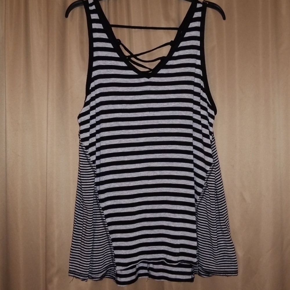 V neck tank with lacing